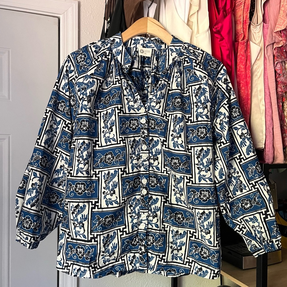 GYPSIED blue white black floral boho puff sleeve button up blouse shirt